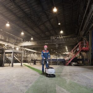 کاهش خطرات و افزایش ایمنی محیط کار با اسکرابر صنعتی