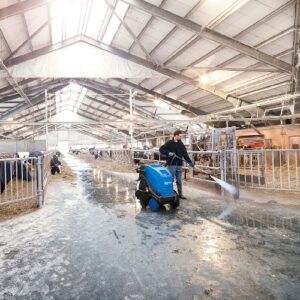 شستشوی آلودگی‌های عمیق با واترجت صنعتی آب گرم