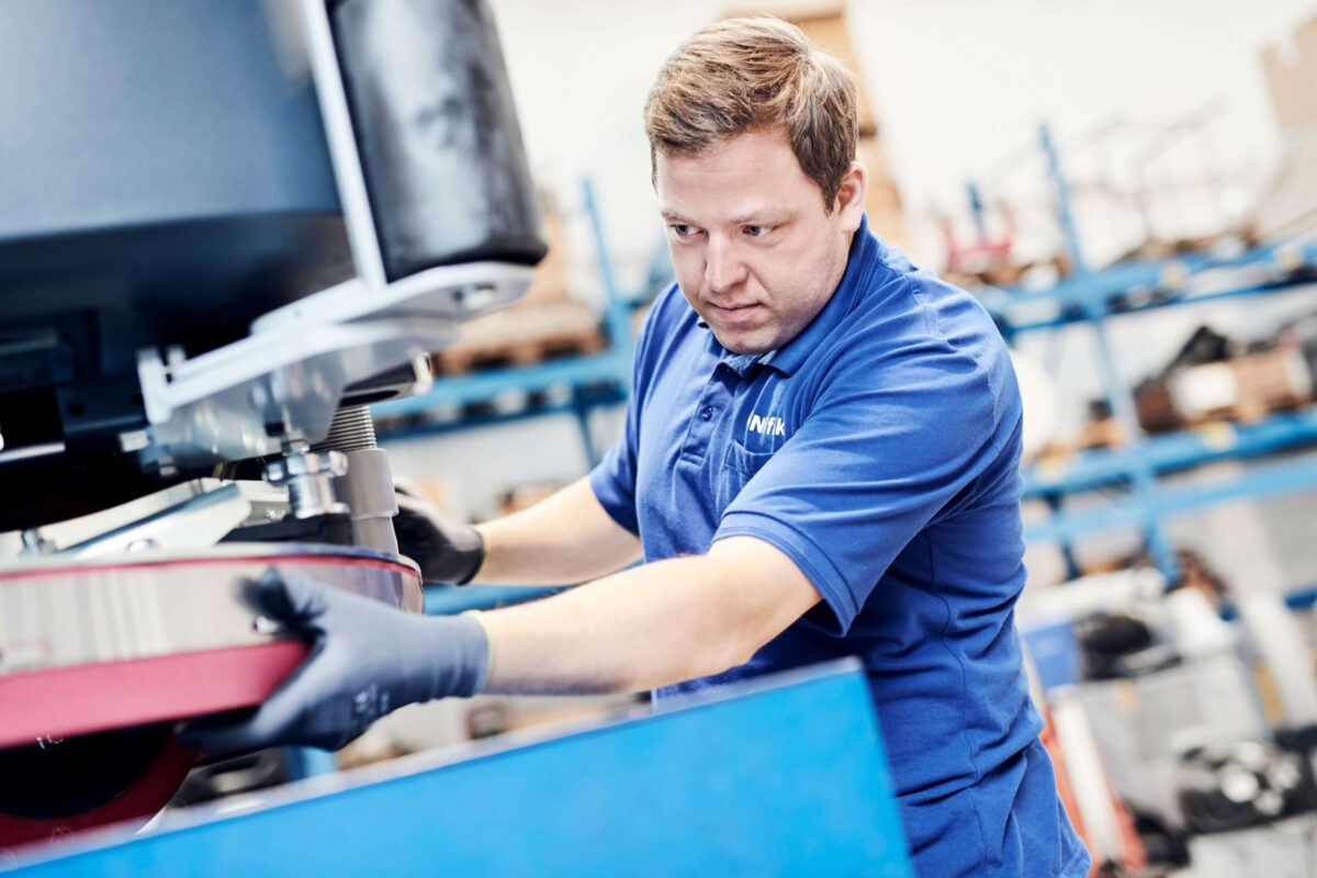 نکات ایمنی مهم در کار با اسکرابر کف‌شوی صنعتی برای اپراتورها